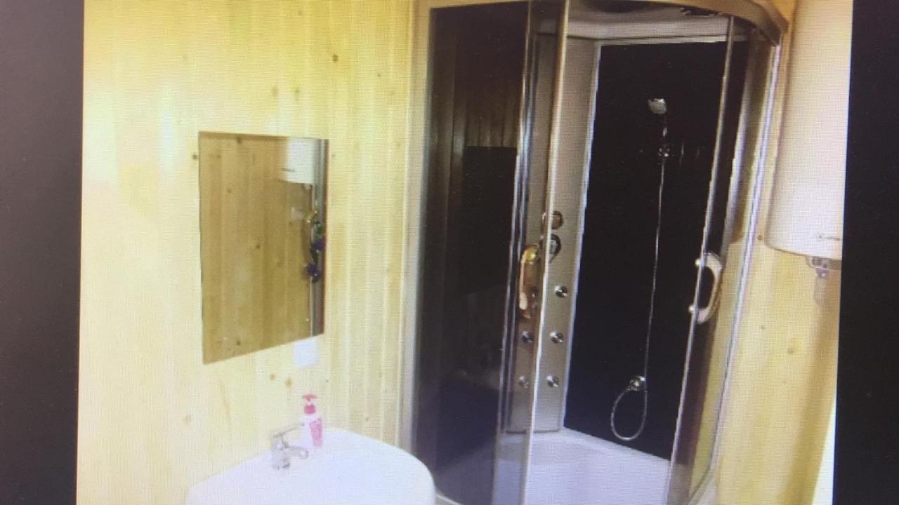 Hotel Хатинка Yaremche Exterior foto